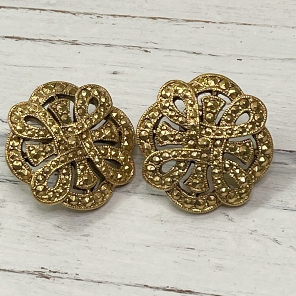 Vintage Earrings Round Gold Yellow Metal - Picture 1 of 5